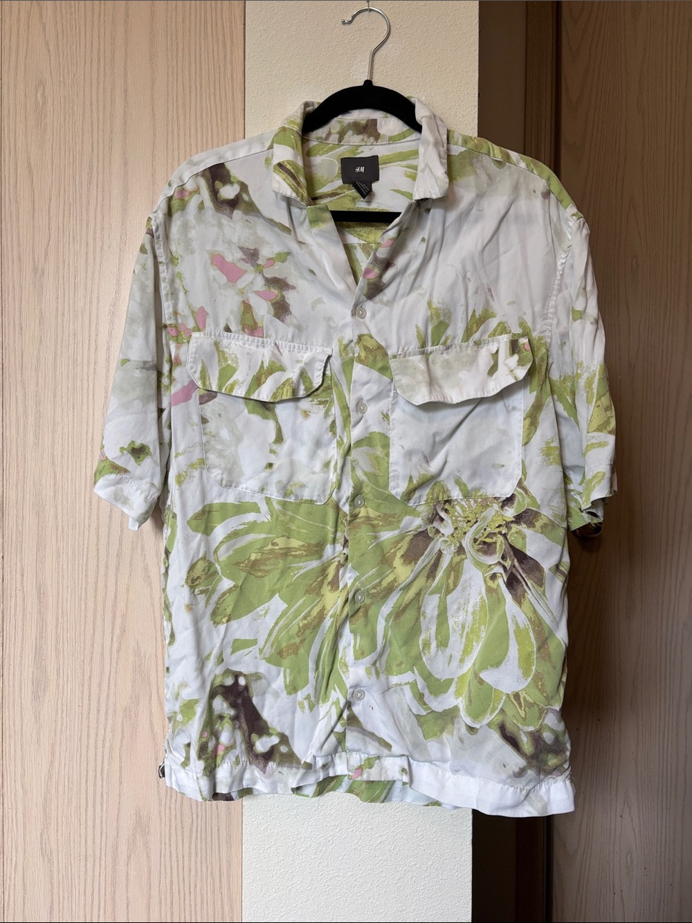 Men’s H&M Short-Sleeve Floral Shirt in White & Green
